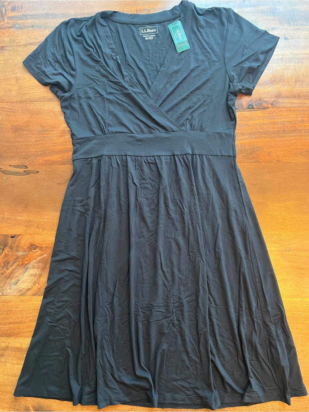 NWT L.L. Bean Women’s Black Knit A-Line V-Neck Stretch Dress Short Sleeve Petite